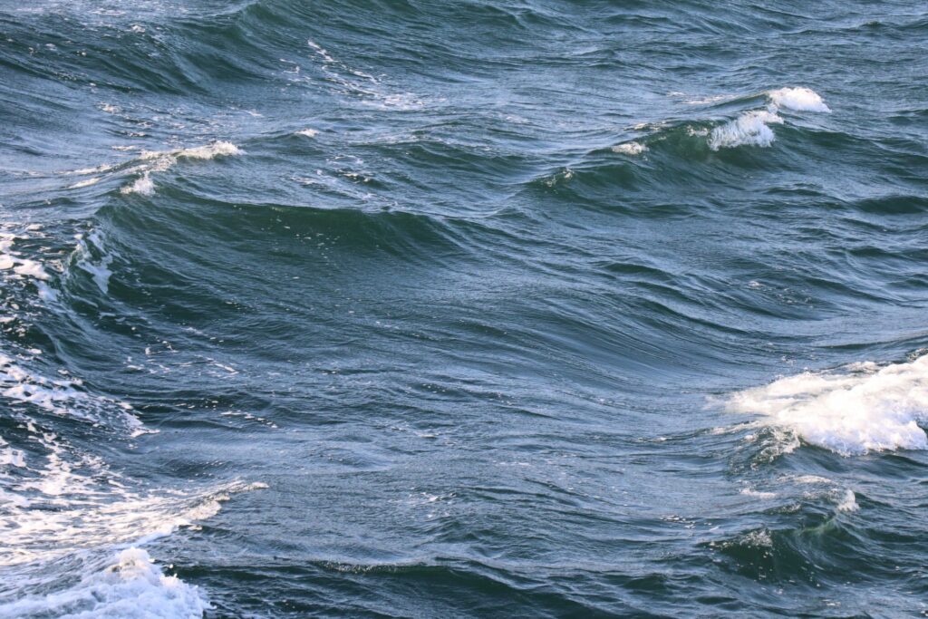 海　しけ　白波