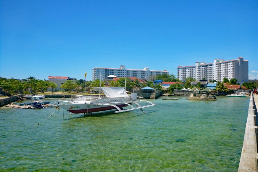 セブ島　アイランドホッピング　ボート