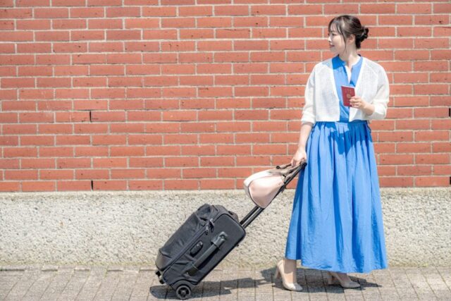 キャリーケース　女性