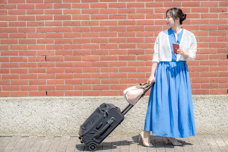 キャリーケース　女性