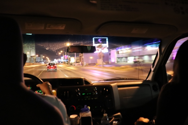 海外タクシーの車内